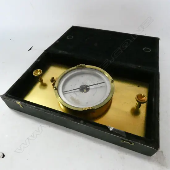 BRASS COMPASS WITH SIVERED DIAL MARKED: 'HILDEBRAND & SCHRAMM, FREIBERG, SACHSEN' SET IN HOLDING FRAME AND BOX